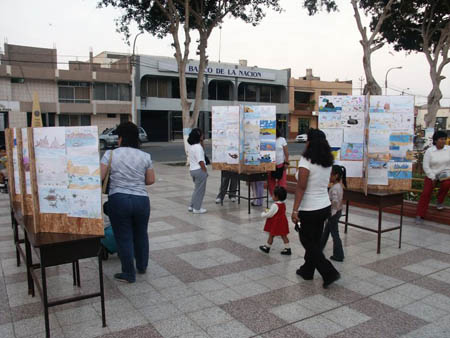 exposiciones en la  plaza de armas de Pisco